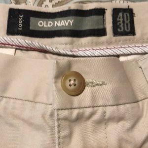 New with tags! Never worn. Old Navy Loose Fit Khakis. Light Khaki. 40x30.